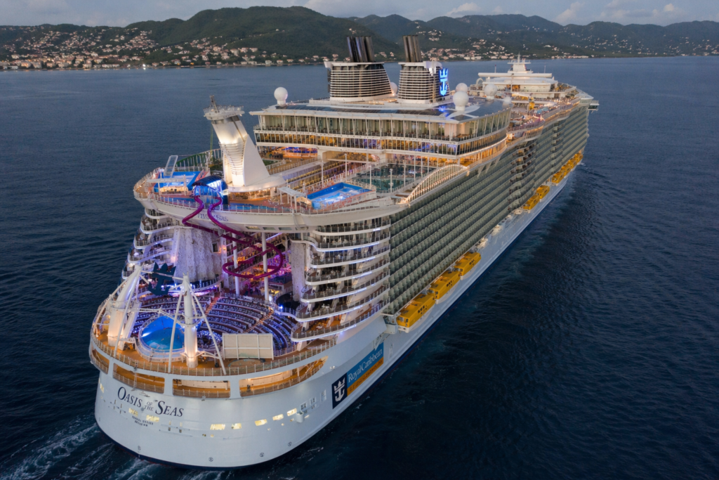 Descubre el Oasis of the Seas, un crucero de lujo con actividades, gastronomía y entretenimiento únicos para unas vacaciones inolvidables.